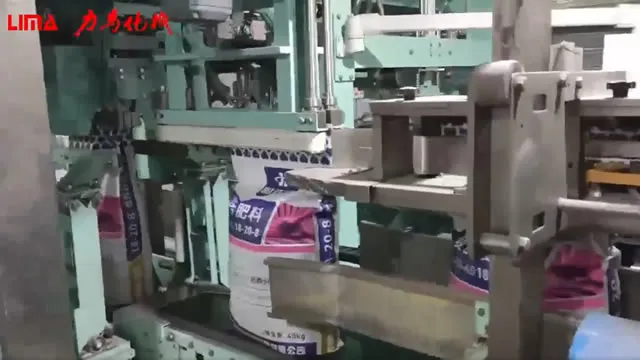 Automatic bagging machine for a fertilizer plant