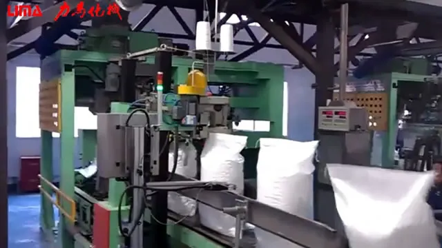 Automatic bagging machine for urea packaging