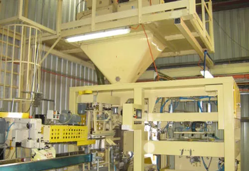 Automatic bagging machine used in Riverina Company's automatic animal feed packaging line